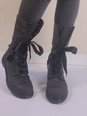 Women's Dr Martens Triumph Aimilitia Boots, Size 10